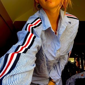 Button down pin stripped off shoulder shirt